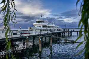 MS Vorarlberg an der Schiffsanlegesteg des Festspielhauses Bregenz